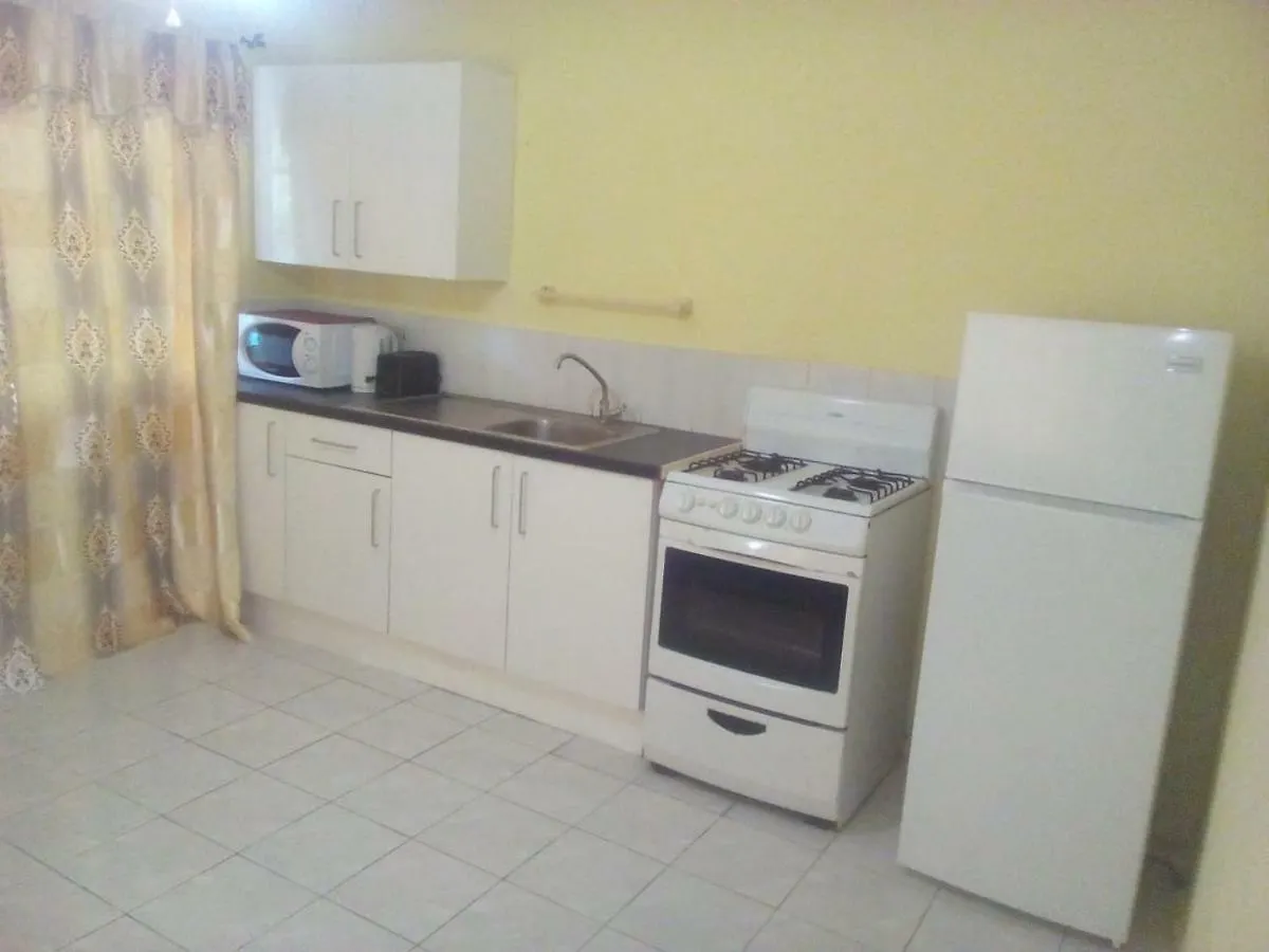 Almond Tree Apartments 네그릴
