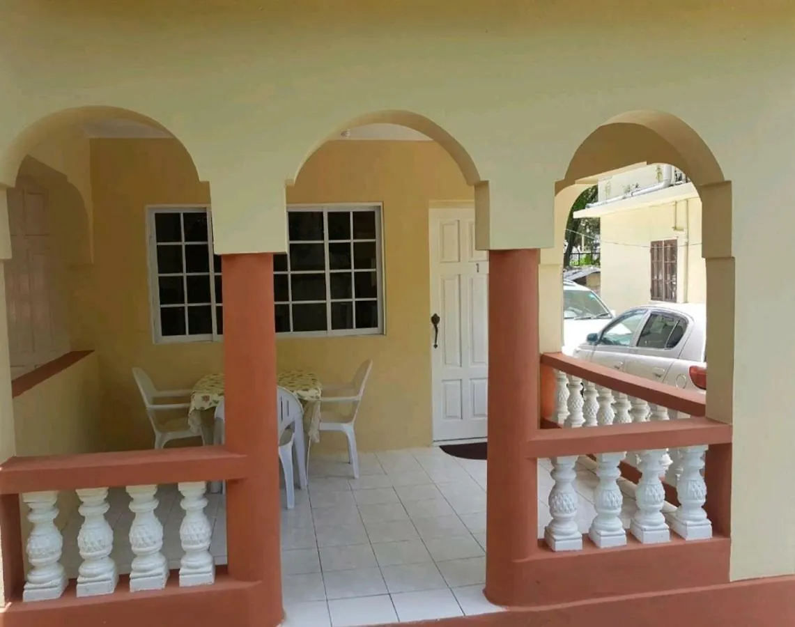 Almond Tree Apartments의 연락처