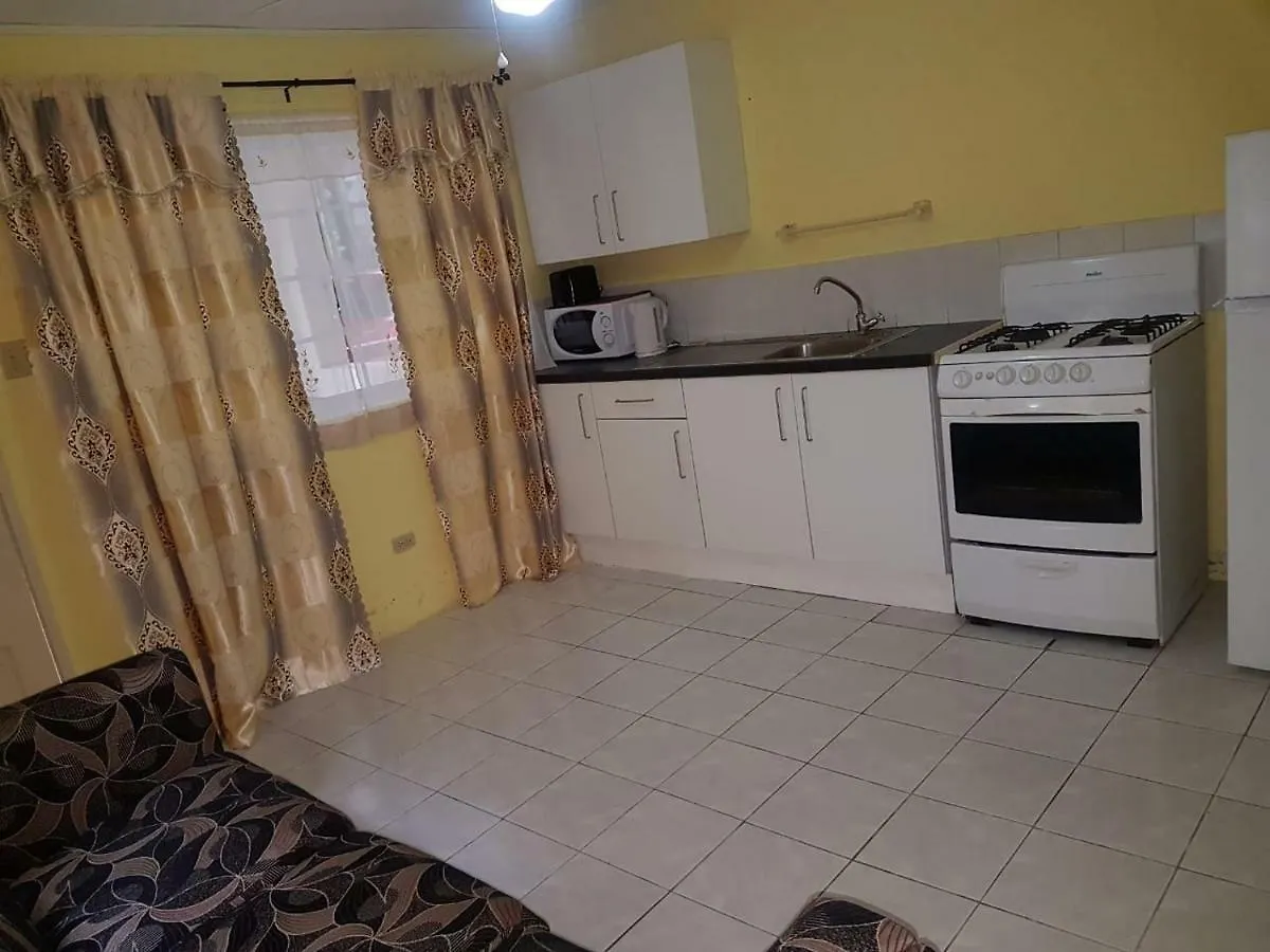 Almond Tree Apartments 네그릴